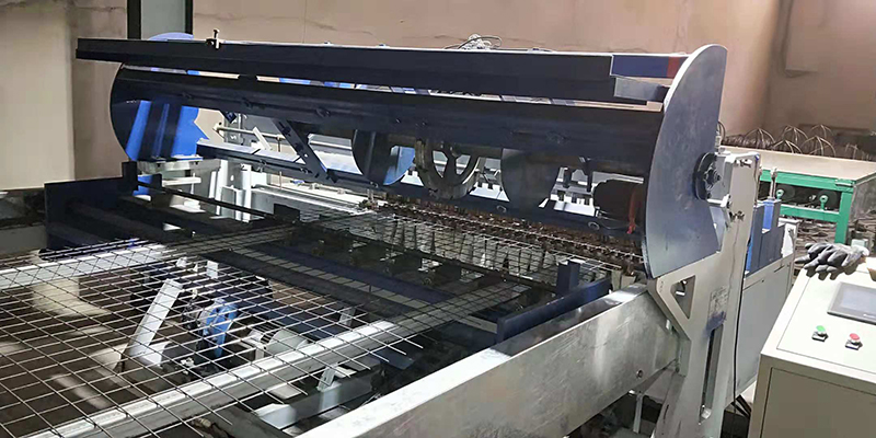 <a href='http://er111.cn'>養(yǎng)殖網(wǎng)排焊機(jī)</a> 養(yǎng)殖網(wǎng)排焊機(jī)